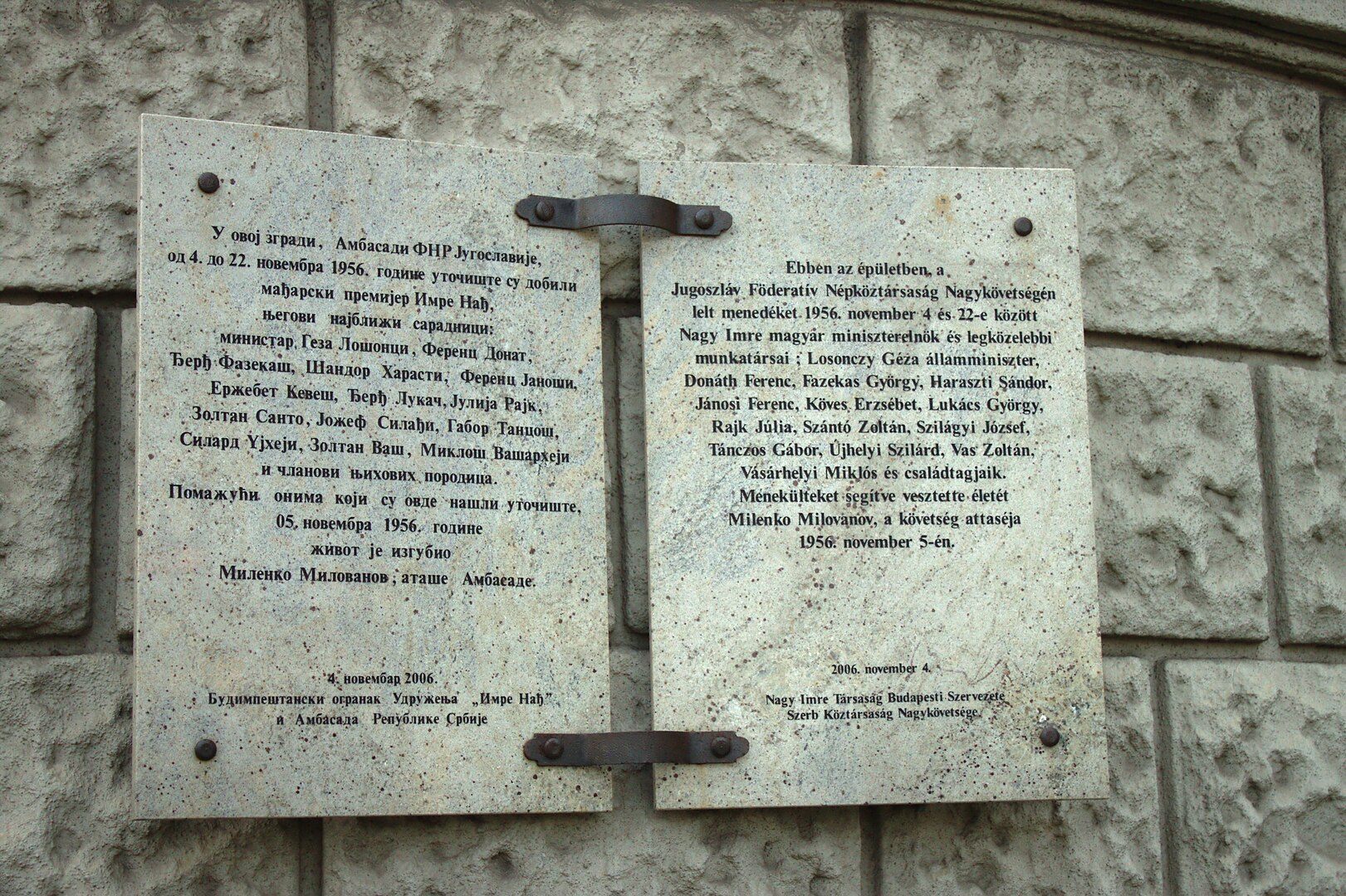 A stone plaque in Hungarian commemorating Imre Nagy.