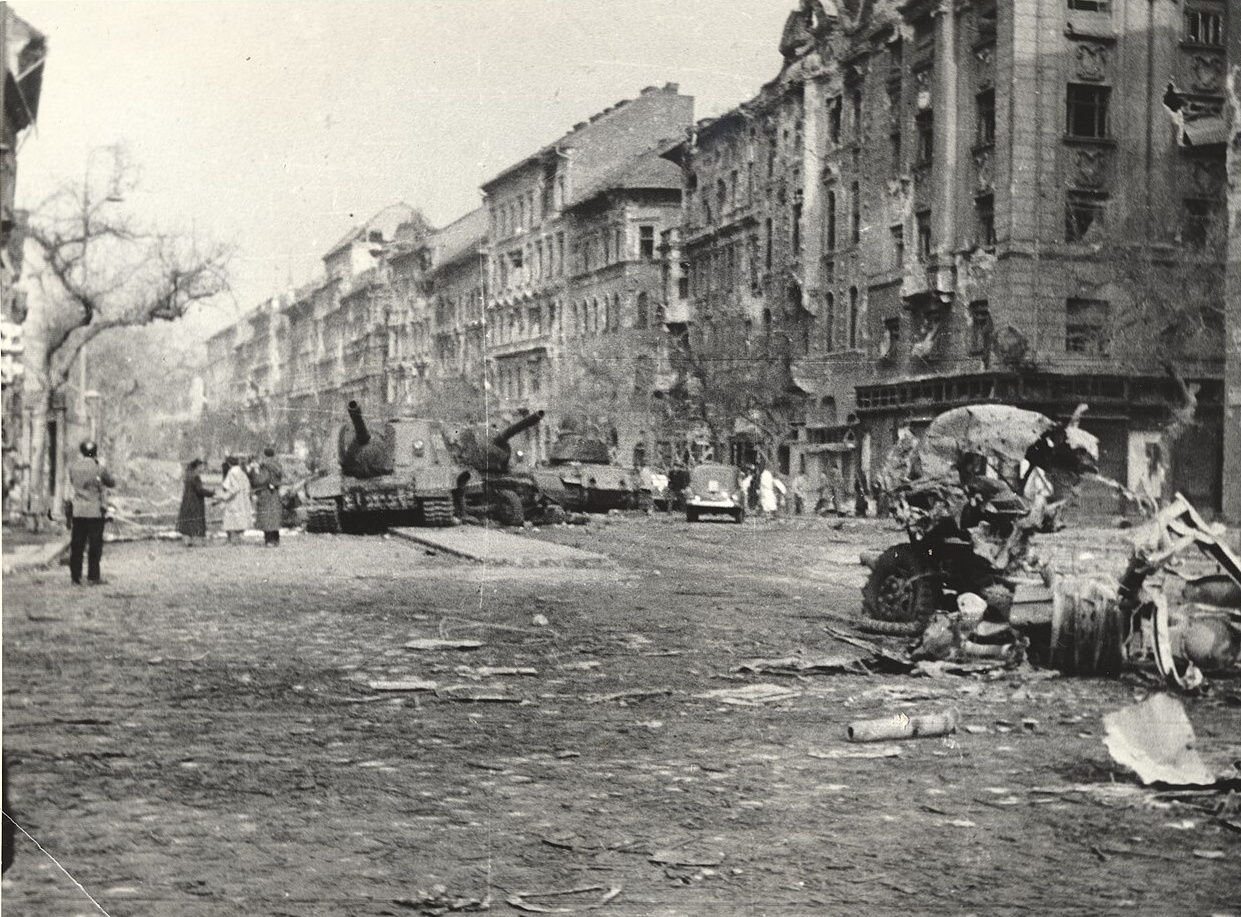 Soviet guns on a street in Budapest, 1956