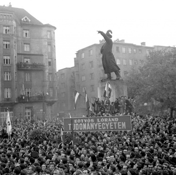 Protestors filling Bem square in Budapest.
